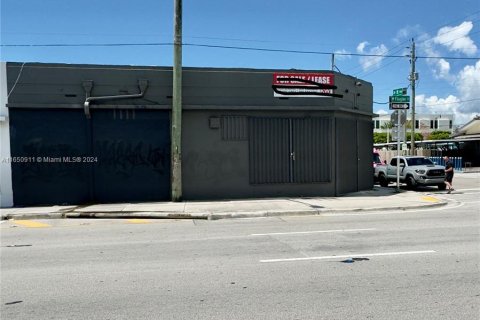 Propiedad comercial en venta en Miami, Florida № 1333024 - foto 1