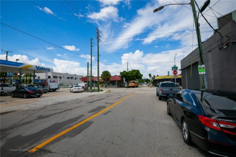 Propiedad comercial en venta en Miami, Florida № 1333024 - foto 19