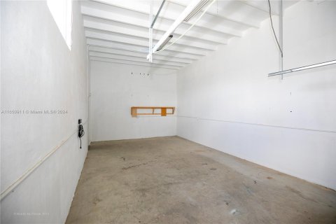 Propiedad comercial en venta en Miami, Florida № 1333024 - foto 10