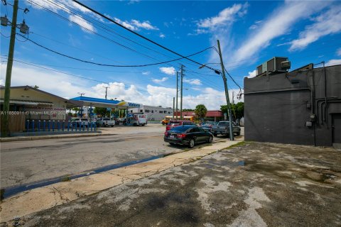 Propiedad comercial en venta en Miami, Florida № 1333024 - foto 22