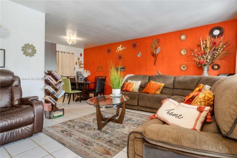 Casa en venta en Miami Gardens, Florida, 3 dormitorios, 139.91 m2 № 1333025 - foto 4