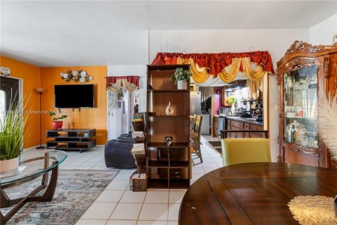 Villa ou maison à vendre à Miami Gardens, Floride: 3 chambres, 139.91 m2 № 1333025 - photo 6