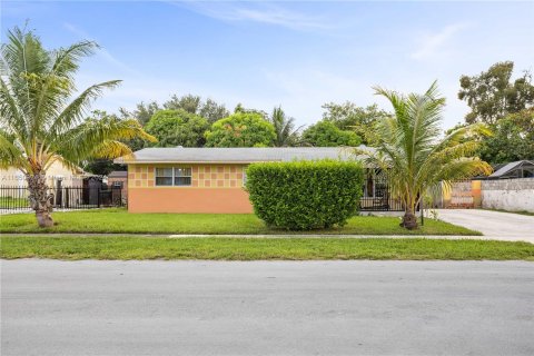 Villa ou maison à vendre à Miami Gardens, Floride: 3 chambres, 139.91 m2 № 1333025 - photo 1