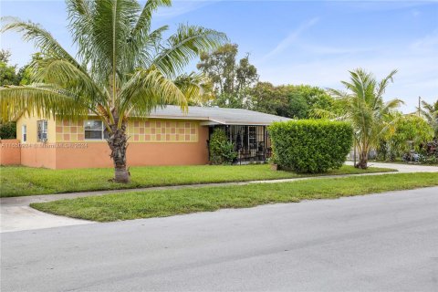 Villa ou maison à vendre à Miami Gardens, Floride: 3 chambres, 139.91 m2 № 1333025 - photo 22