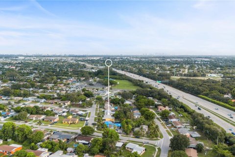 Villa ou maison à vendre à Miami Gardens, Floride: 3 chambres, 139.91 m2 № 1333025 - photo 25