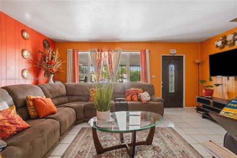 Casa en venta en Miami Gardens, Florida, 3 dormitorios, 139.91 m2 № 1333025 - foto 3