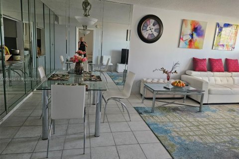 Copropriété à vendre à Hallandale Beach, Floride: 1 chambre, 60.01 m2 № 912612 - photo 8