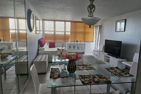 Condominio en venta en Hallandale Beach, Florida, 1 dormitorio, 60.01 m2 № 912612 - foto 6