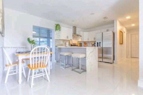 Casa en venta en Deerfield Beach, Florida, 4 dormitorios, 141.95 m2 № 725987 - foto 6