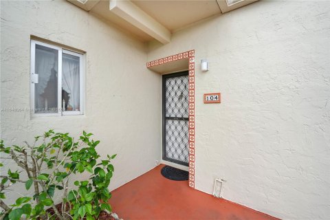 Condominio en venta en Palm Springs, Florida, 2 dormitorios, 102.47 m2 № 1330752 - foto 3