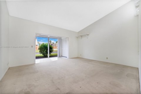 Copropriété à vendre à Palm Springs, Floride: 2 chambres, 102.47 m2 № 1330752 - photo 6