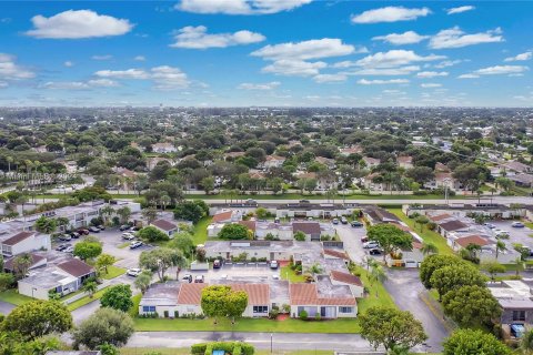 Copropriété à vendre à Palm Springs, Floride: 2 chambres, 102.47 m2 № 1330752 - photo 27