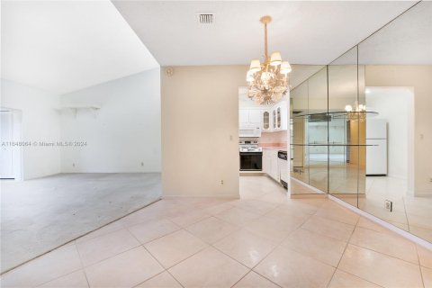 Copropriété à vendre à Palm Springs, Floride: 2 chambres, 102.47 m2 № 1330752 - photo 8