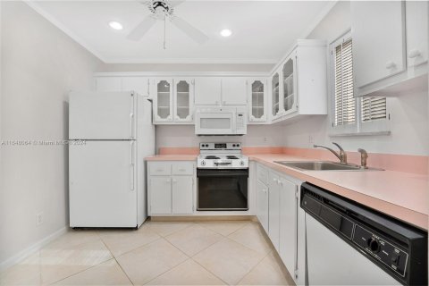 Copropriété à vendre à Palm Springs, Floride: 2 chambres, 102.47 m2 № 1330752 - photo 11