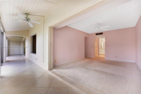 Copropriété à vendre à Palm Springs, Floride: 2 chambres, 102.47 m2 № 1330752 - photo 14