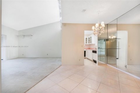 Condominio en venta en Palm Springs, Florida, 2 dormitorios, 102.47 m2 № 1330752 - foto 9