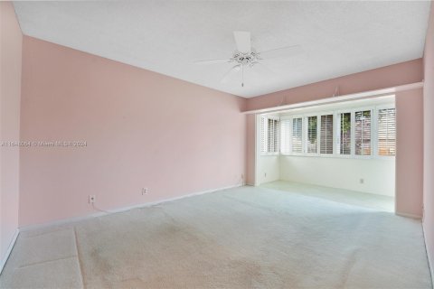 Copropriété à vendre à Palm Springs, Floride: 2 chambres, 102.47 m2 № 1330752 - photo 13