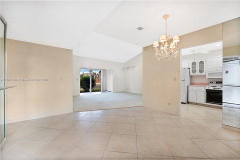 Copropriété à vendre à Palm Springs, Floride: 2 chambres, 102.47 m2 № 1330752 - photo 5