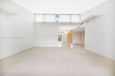 Copropriété à vendre à Palm Springs, Floride: 2 chambres, 102.47 m2 № 1330752 - photo 4