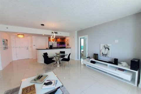 Condominio en venta en North Bay Village, Florida, 2 dormitorios, 118.36 m2 № 1406268 - foto 4