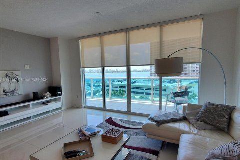 Condo in North Bay Village, Florida, 2 bedrooms  № 1406268 - photo 7