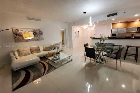 Condo in North Bay Village, Florida, 2 bedrooms  № 1406268 - photo 6