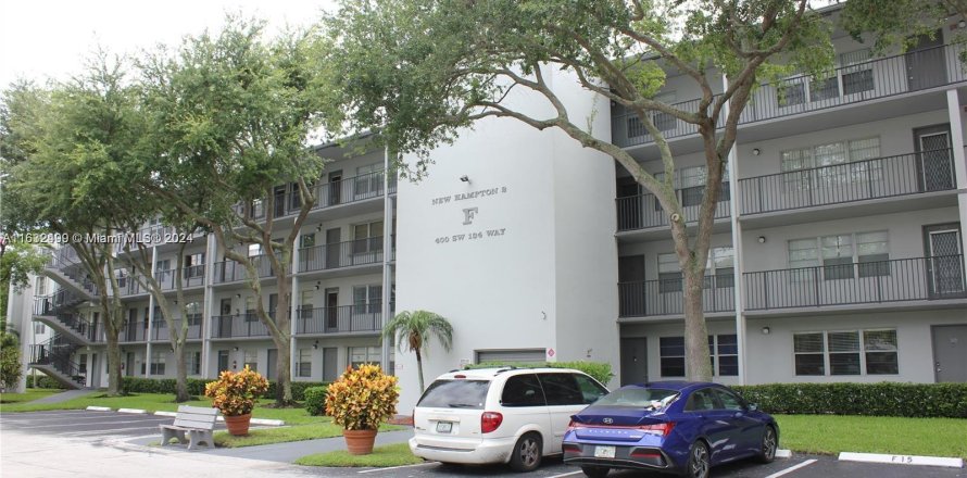 Condominio en Pembroke Pines, Florida, 1 dormitorio  № 1293468