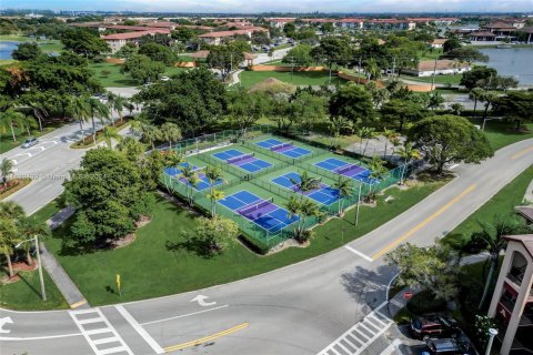 Condominio en venta en Pembroke Pines, Florida, 1 dormitorio, 63.64 m2 № 1293468 - foto 17