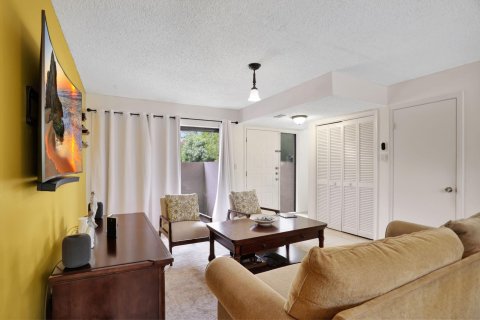 Townhouse in Deerfield Beach, Florida 2 bedrooms, 99.5 sq.m. № 1118015 - photo 21