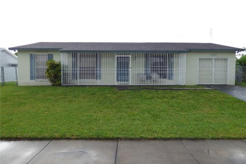 House in Homestead, Florida 3 bedrooms, 106.28 sq.m. № 1271402 - photo 1