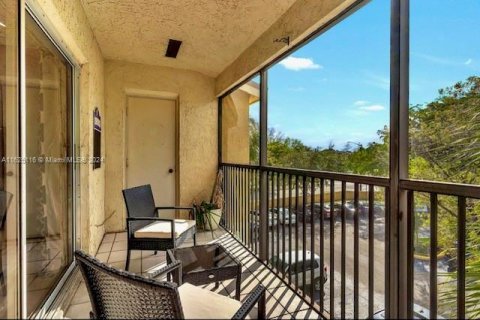 Condo in Oakland Park, Florida, 2 bedrooms  № 1271585 - photo 17