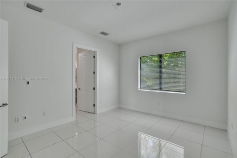 Townhouse in Miami, Florida 3 bedrooms, 239.41 sq.m. № 1281671 - photo 15