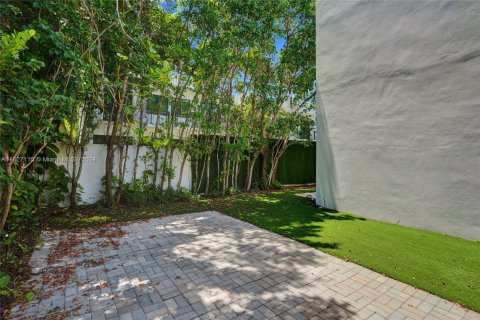 Townhouse in Miami, Florida 3 bedrooms, 239.41 sq.m. № 1281671 - photo 12