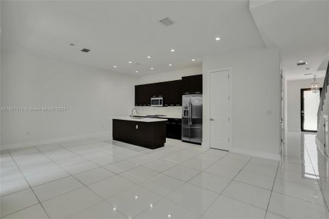 Townhouse in Miami, Florida 3 bedrooms, 239.41 sq.m. № 1281671 - photo 5