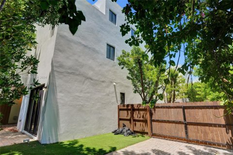 Townhouse in Miami, Florida 3 bedrooms, 239.41 sq.m. № 1281671 - photo 11