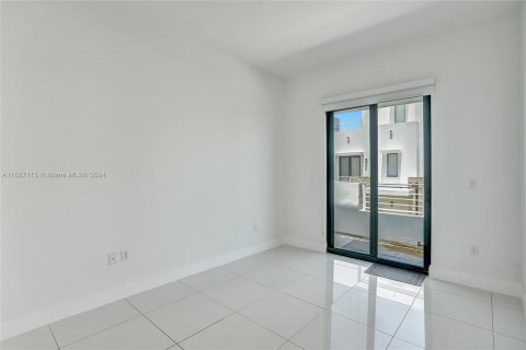 Townhouse in Miami, Florida 3 bedrooms, 239.41 sq.m. № 1281671 - photo 24