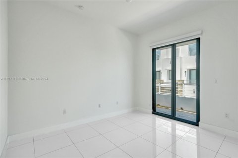 Townhouse in Miami, Florida 3 bedrooms, 239.41 sq.m. № 1281671 - photo 30