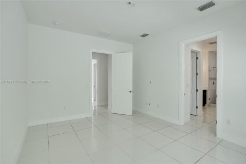 Townhouse in Miami, Florida 3 bedrooms, 239.41 sq.m. № 1281671 - photo 16