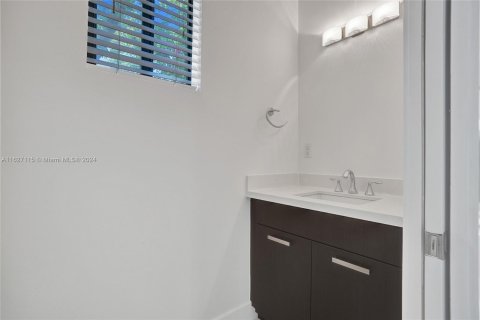 Townhouse in Miami, Florida 3 bedrooms, 239.41 sq.m. № 1281671 - photo 14