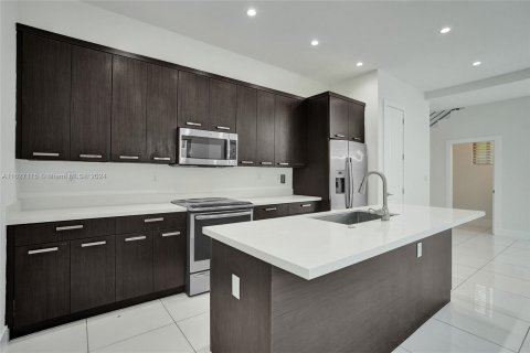 Townhouse in Miami, Florida 3 bedrooms, 239.41 sq.m. № 1281671 - photo 7