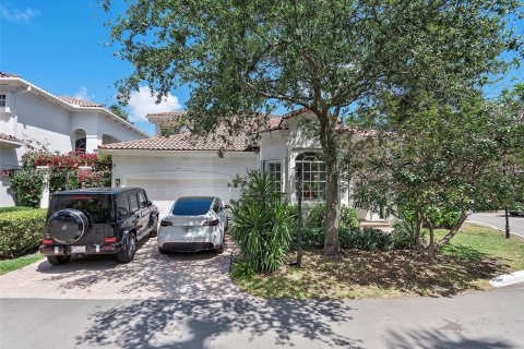 Villa ou maison à vendre à Sunny Isles Beach, Floride: 6 chambres, 309.83 m2 № 1281672 - photo 2