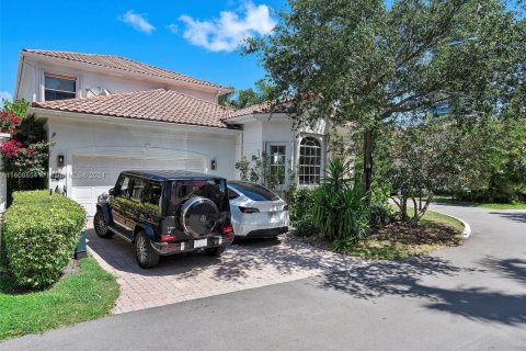 Villa ou maison à vendre à Sunny Isles Beach, Floride: 6 chambres, 309.83 m2 № 1281672 - photo 1