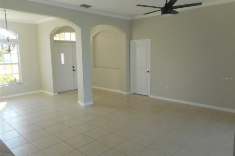 House in Port Charlotte, Florida 5 bedrooms, 229.28 sq.m. № 749138 - photo 19