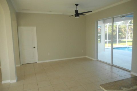 House in Port Charlotte, Florida 5 bedrooms, 229.28 sq.m. № 749138 - photo 18