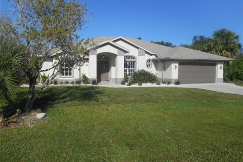 House in Port Charlotte, Florida 5 bedrooms, 229.28 sq.m. № 749138 - photo 2