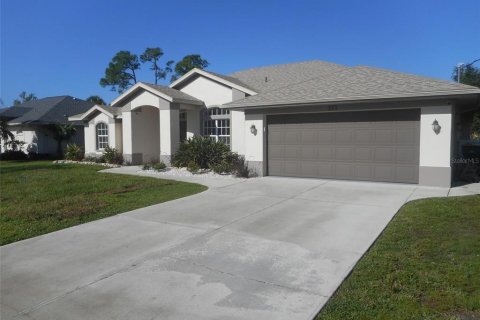 House in Port Charlotte, Florida 5 bedrooms, 229.28 sq.m. № 749138 - photo 1