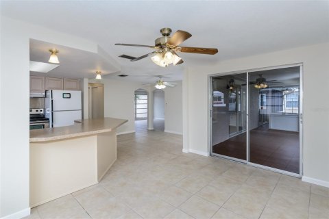 House in Holiday, Florida 2 bedrooms, 129.41 sq.m. № 1404071 - photo 14