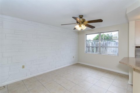 House in Holiday, Florida 2 bedrooms, 129.41 sq.m. № 1404071 - photo 12