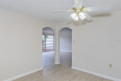 House in Holiday, Florida 2 bedrooms, 129.41 sq.m. № 1404071 - photo 15