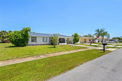 House in North Port, Florida 3 bedrooms, 108.32 sq.m. № 1124733 - photo 5